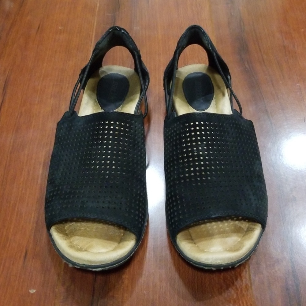 Earth Peep Toe Sandals